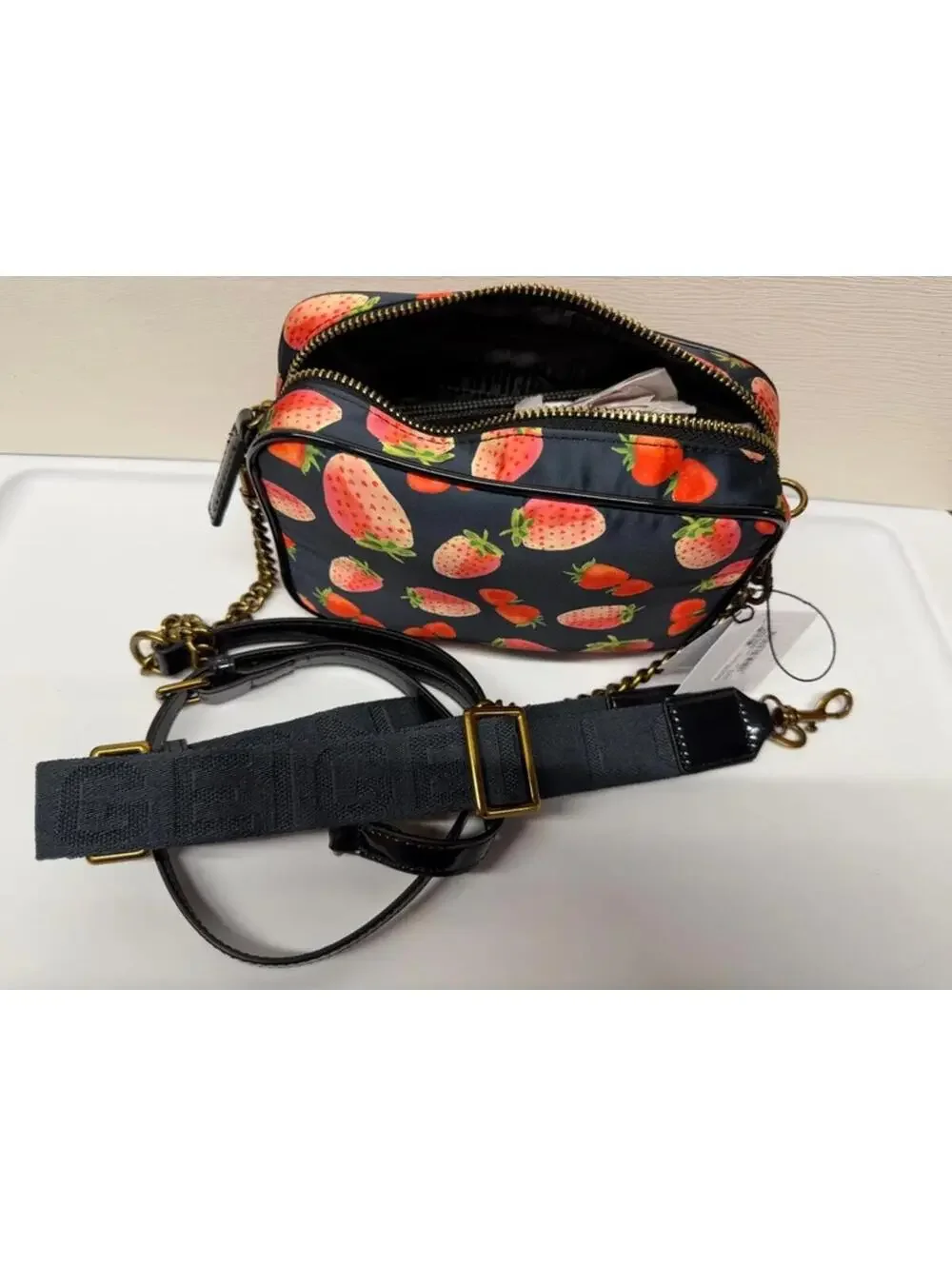 Kurt Geiger London Strawberry Camera Bag 🍓 Crossbody (Chain + Guitar Strap) NWT - Picture 11 of 11
